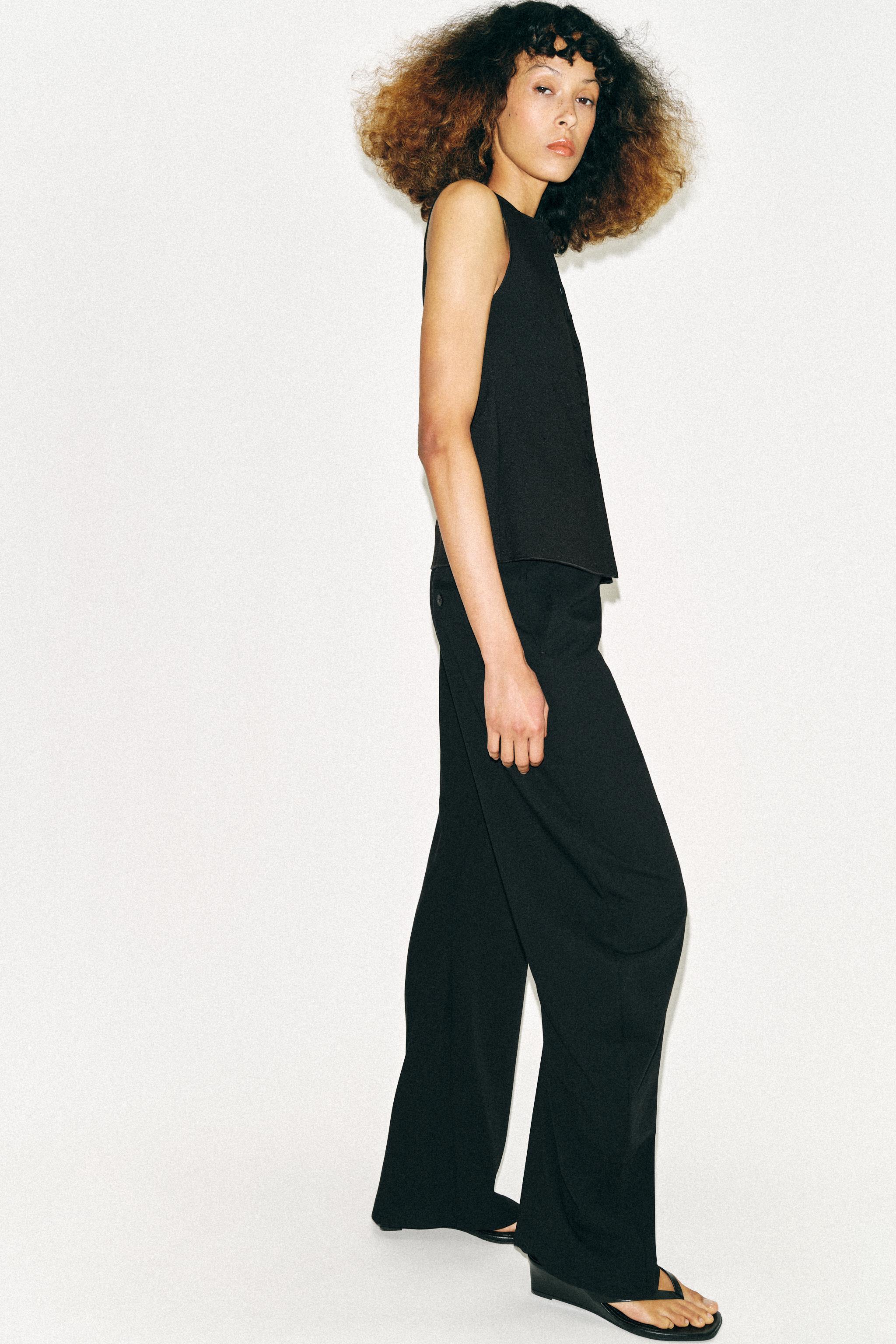 BUTTONED VEST TOP